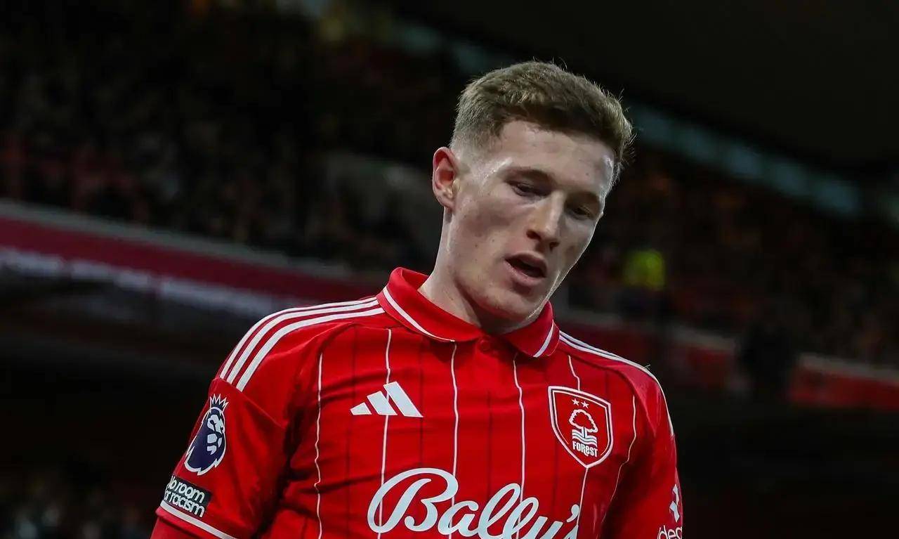 1亿英镑！曼联盯上诺丁汉中场，多队争抢，转会局面或错综复杂